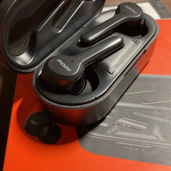 MPOW M9 wireless earbuds - Picture 2 of 3